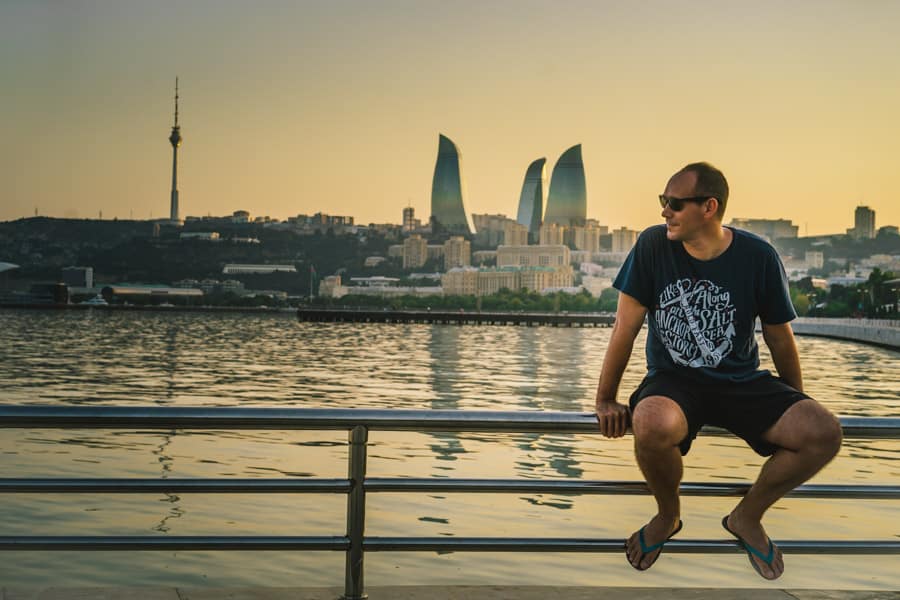 2 day Baku itinerary: The Bulvar along the Caspian sea with the Flame towers