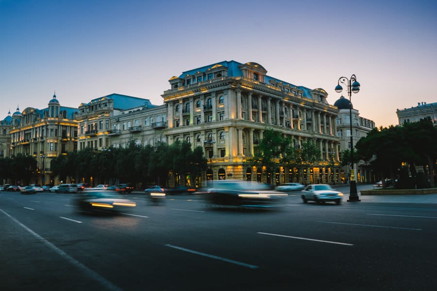 2 day Baku itinerary: Avenue with traffic in Baku