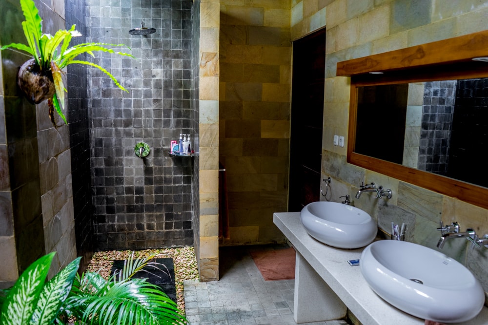 Outdoor bathroom at Kelepa Villas on Gili Trawangan, Lombok