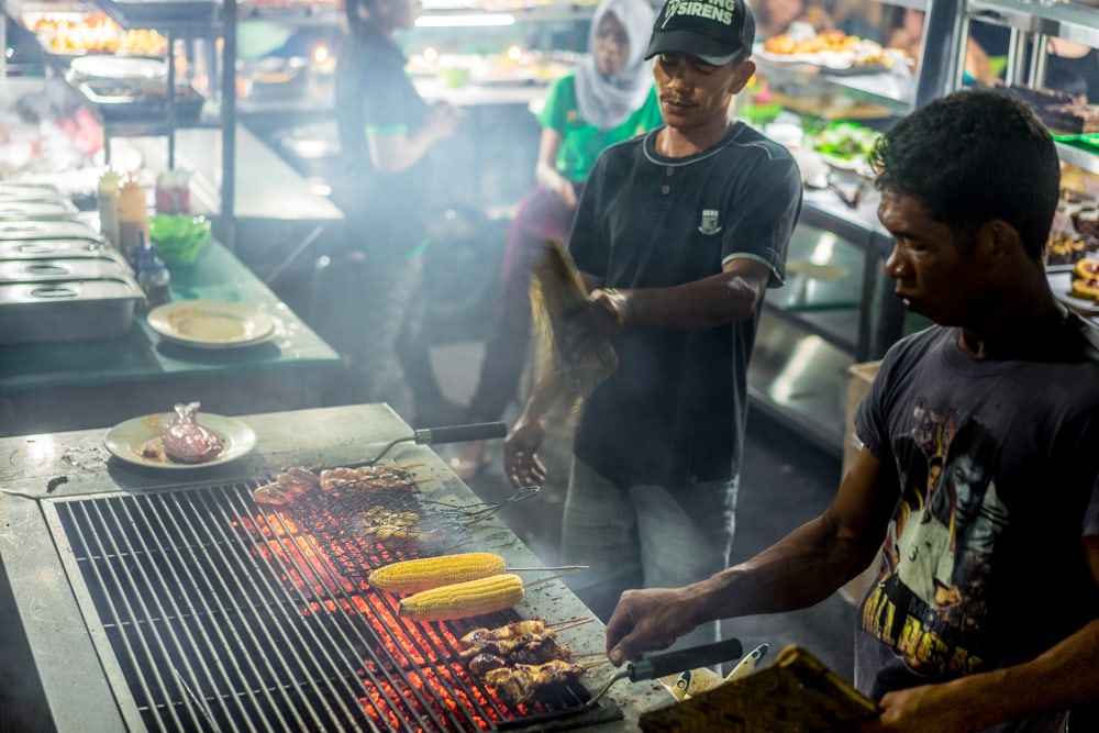 Men grilling seafood at the nightmarket on Gili Trawangan