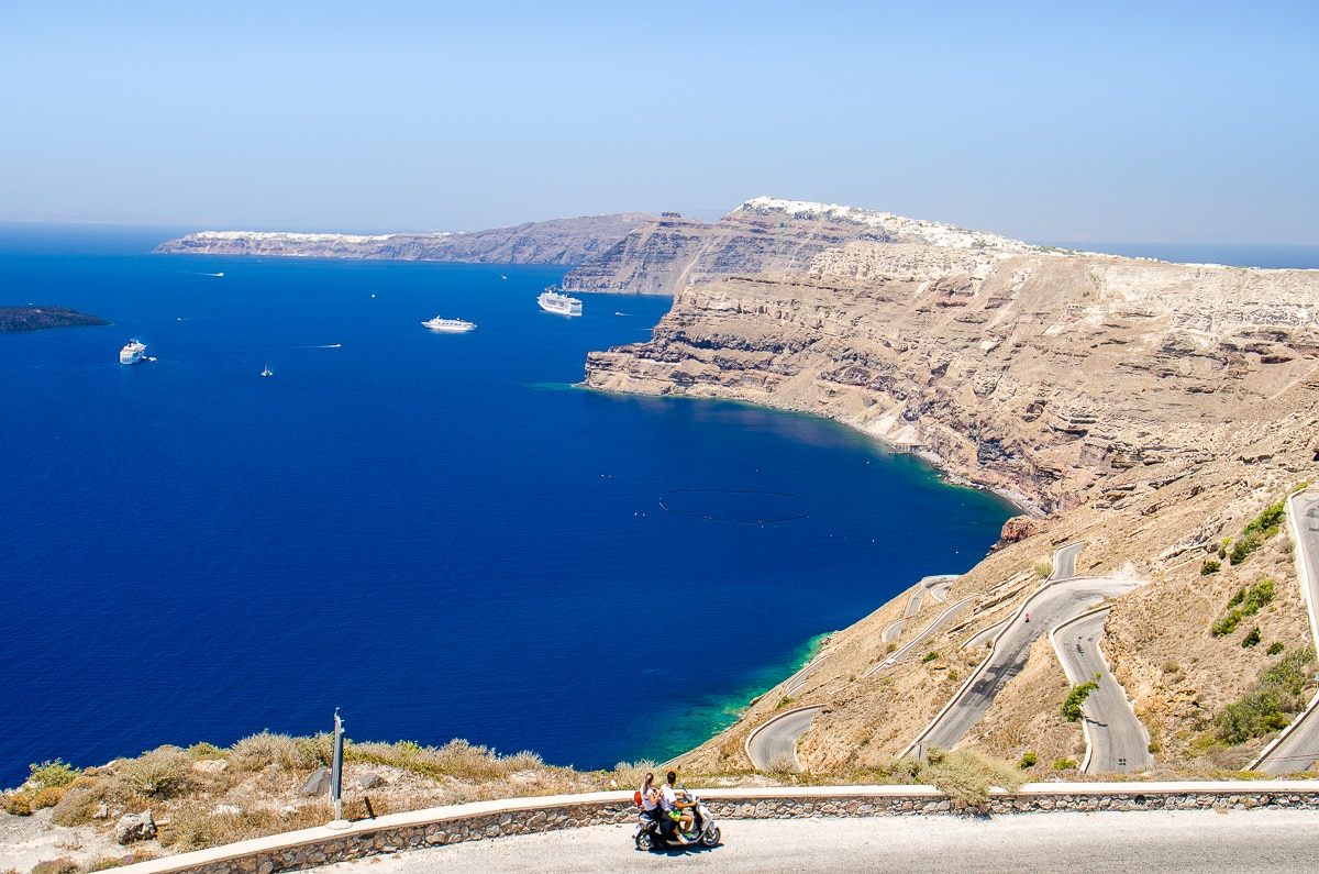 Órmos Athiniós, Santorini's ferry port