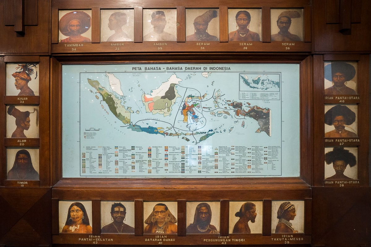 A map of Indonesia showing the ethnographic make up of the country.Surrounding the map are pictures of different ethnic groups with their traditional clothes and hair styles