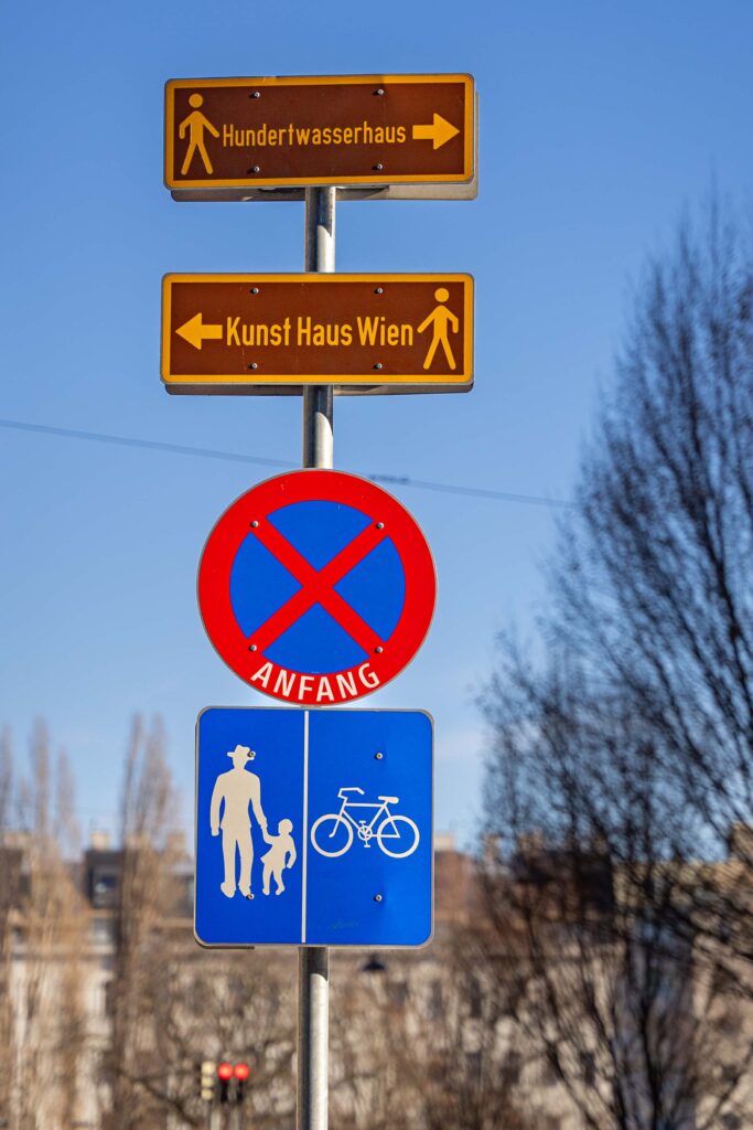 Street sighs with directions to Kusthaus Wien and Hunterwasserhaus