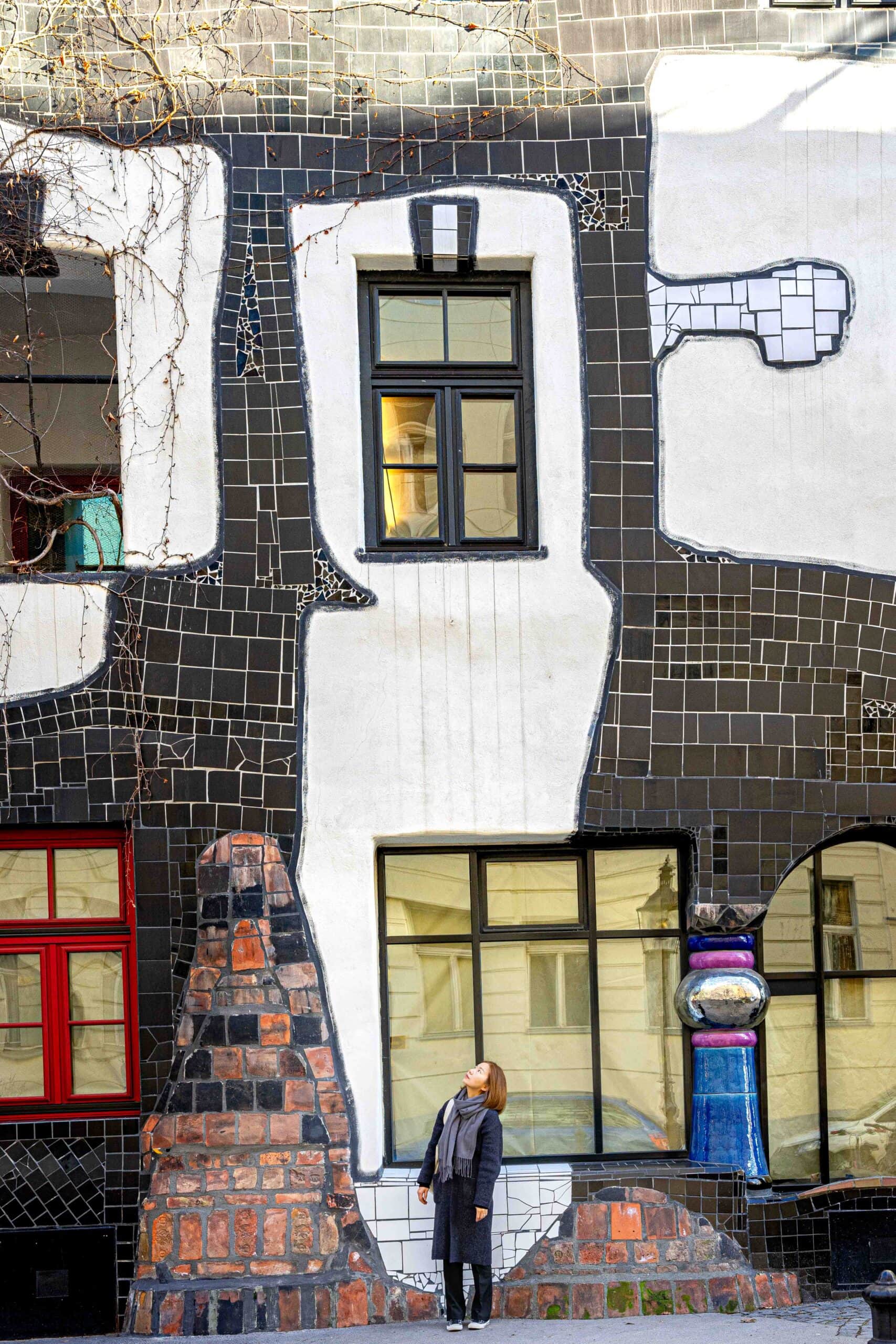 Jin standing in front of Kunsthaus Wien