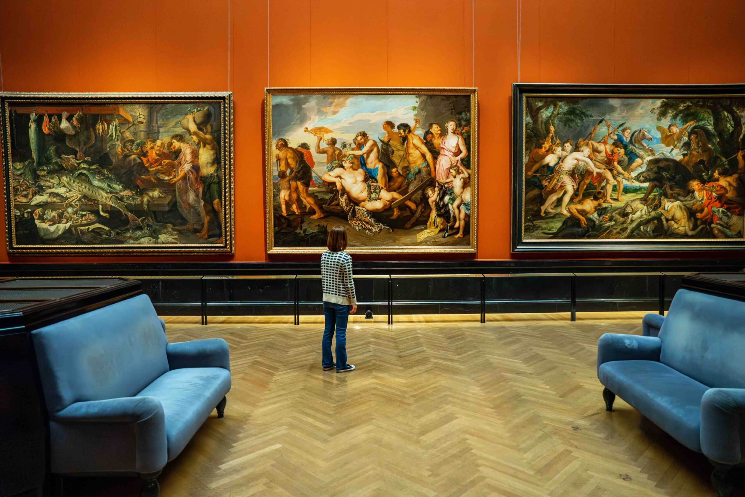 Jin looks at Rubens paintings in the Kunsthistorisches Museum