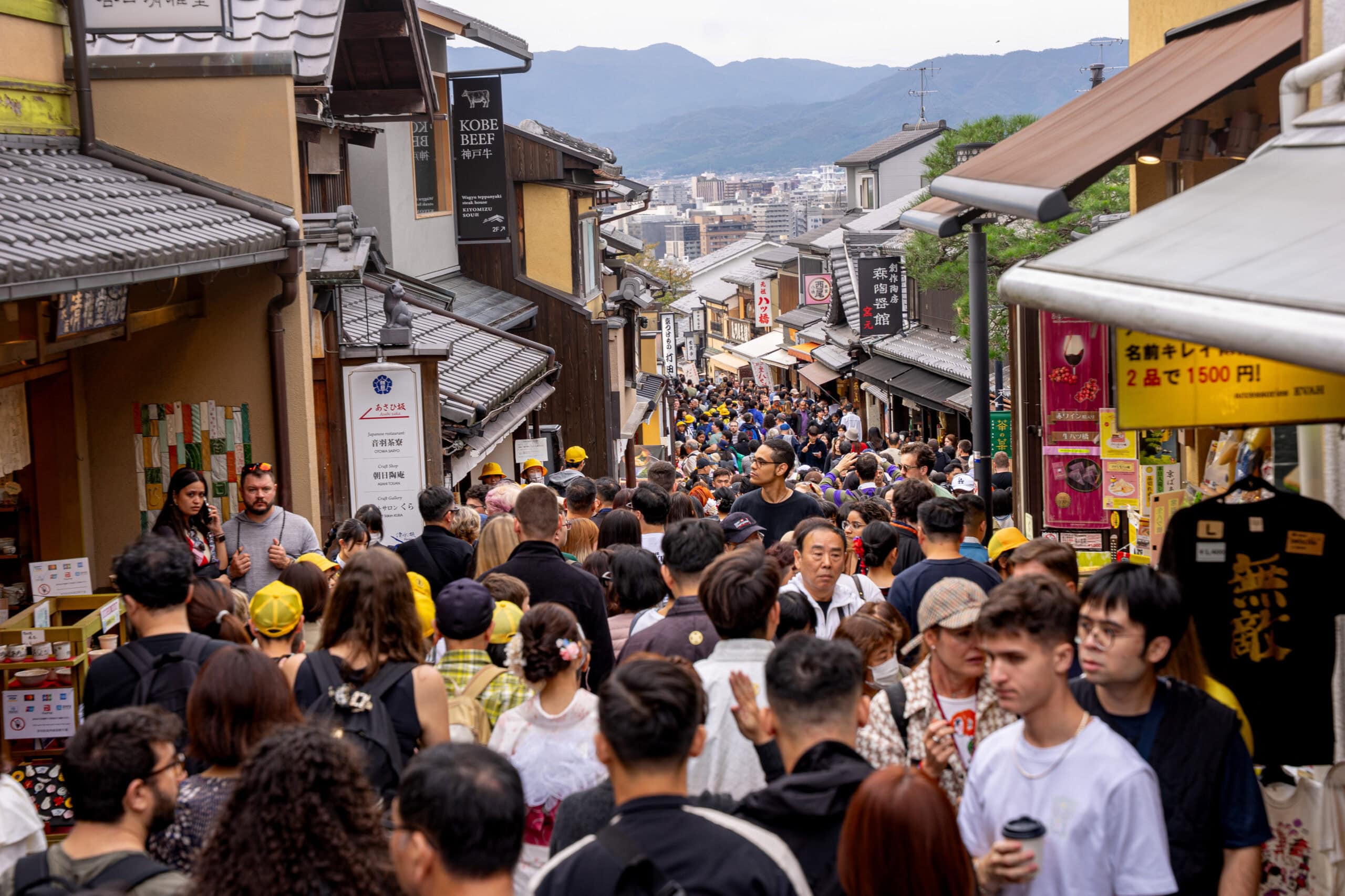 crowded Ninenzaka Street in Kyoto