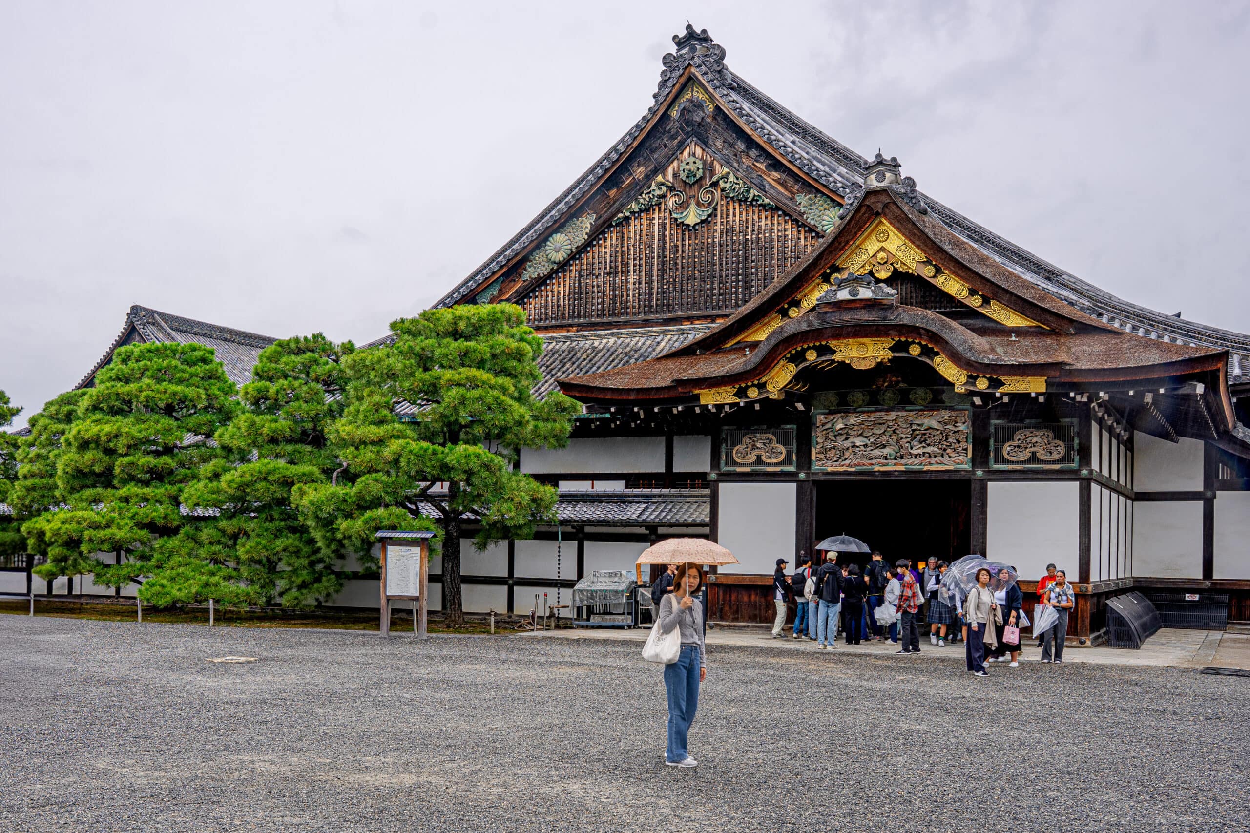 Jin stand under an umbrella in the rain in front of the Ninomaru Palace inside the Nijo Castle in Kyoto. This building was one of the highlights of our four days in Kyoto