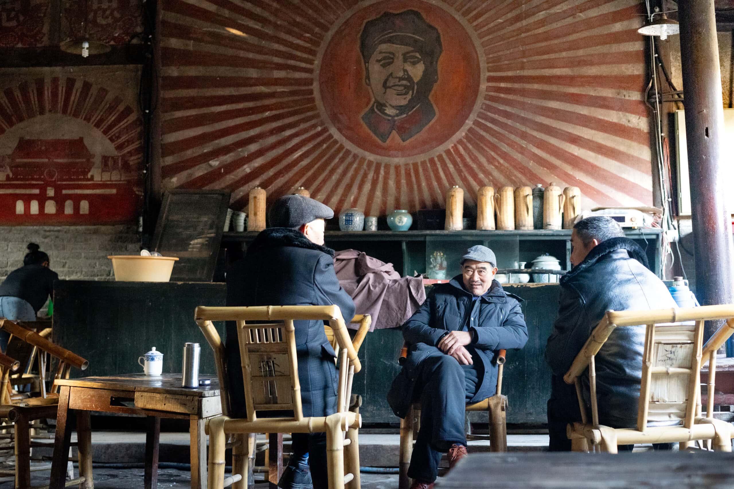 Novels set in China: here is a photo of three friends chatting in a teahouse in Chengdu, China