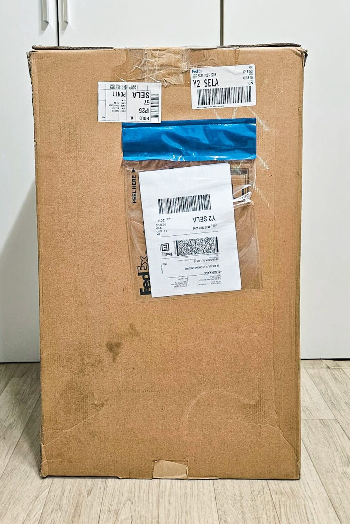 Level8 luggage shipping. This is the box it came it, delivered by Fedex in Seoul