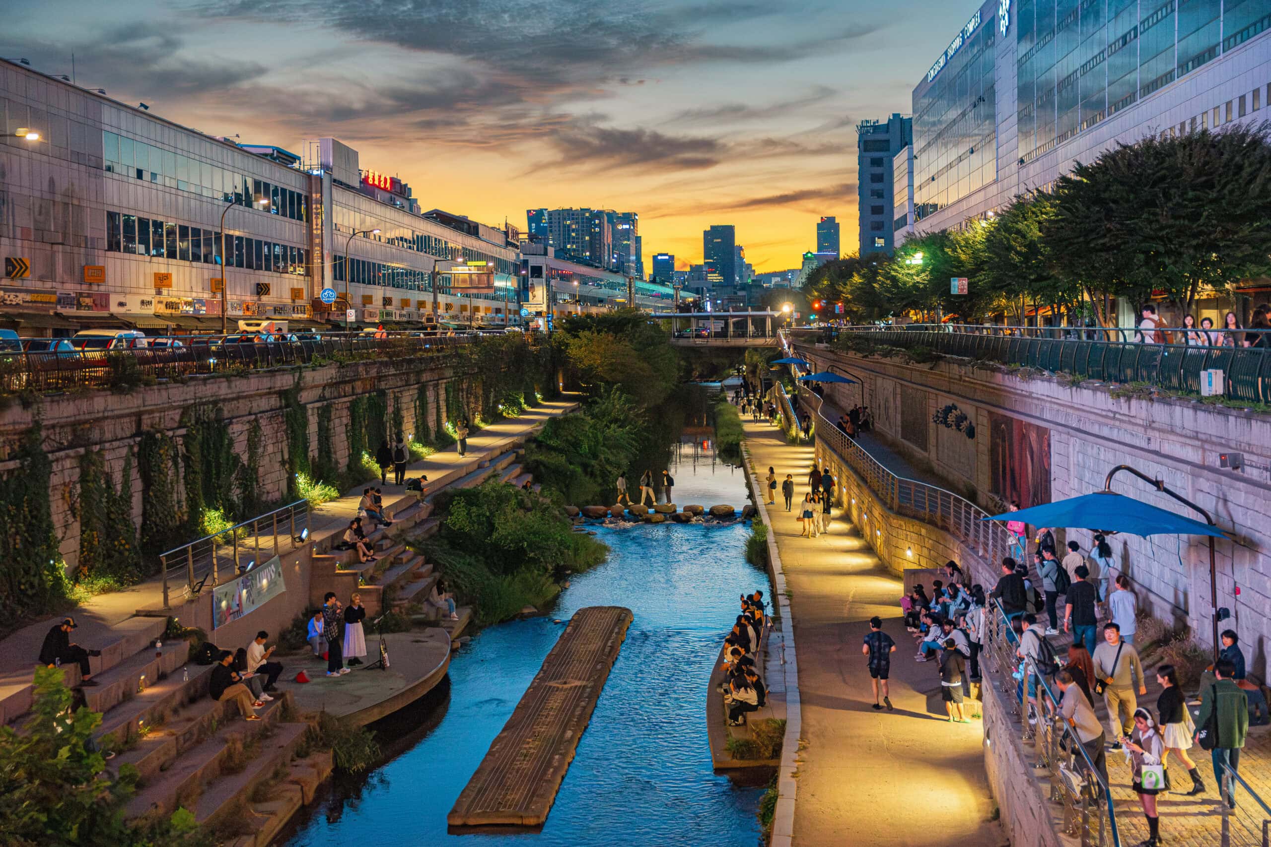 Cheonggyecheon Stream near Dongdaemun seen at sunset