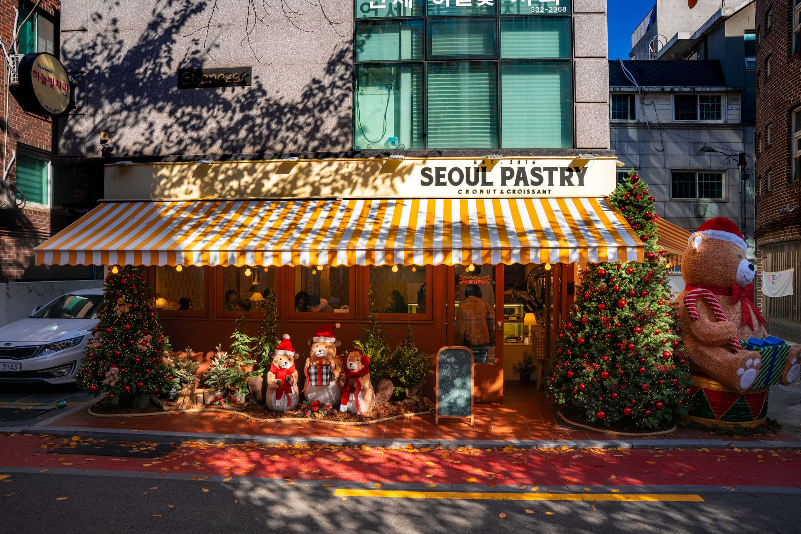 The Christmas-themed exterior of Seoul Pastry in Yeonnam-dong, famous for its flaky crème brûlée cronuts.