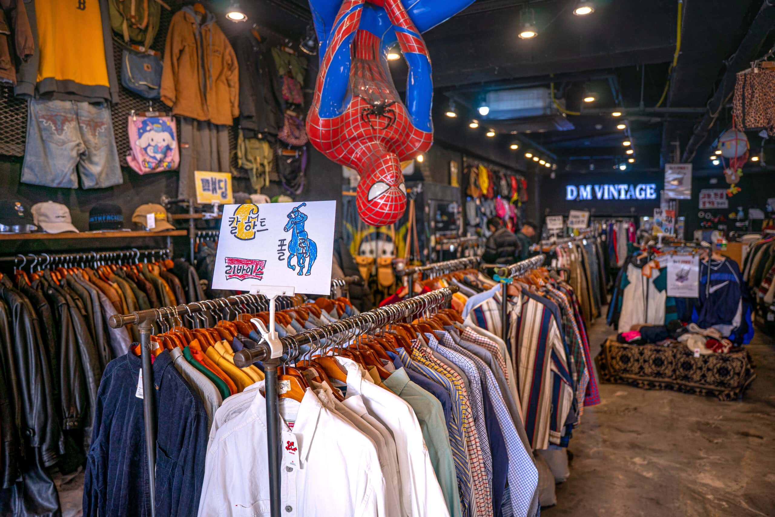 DM Vintage shop interior, Dongmyo market